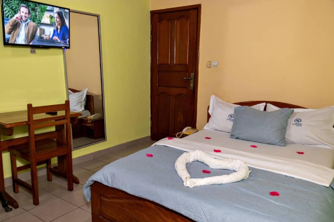 Hotel Le Printemps Douala Esterno foto