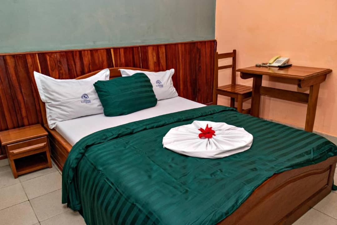 Hotel Le Printemps Douala Esterno foto