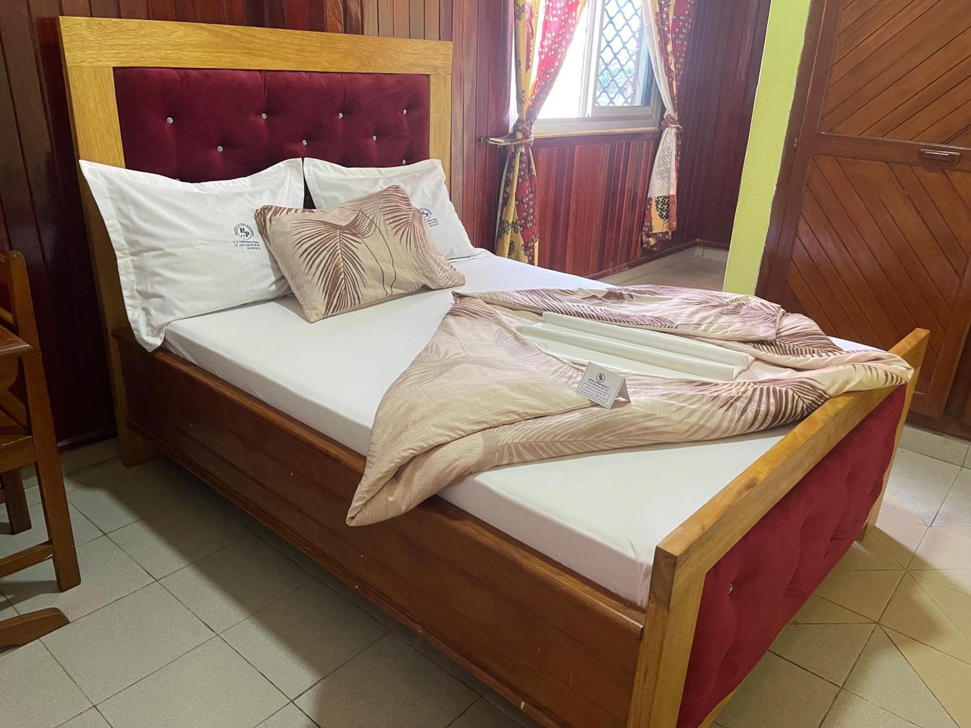 Hotel Le Printemps Douala Esterno foto